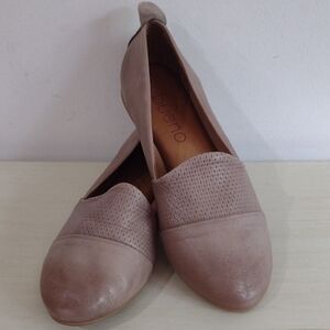 SALE! Bueno Tan Leather Flats Size 36